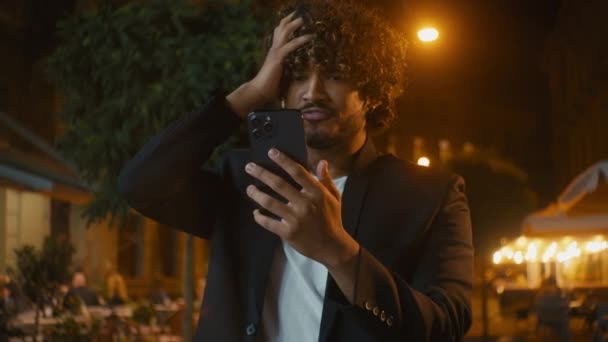 Indische Arabische Latino Amerikaner Mit Handy Smartphone Verlieren Ausfall Schlechte — Stockvideo
