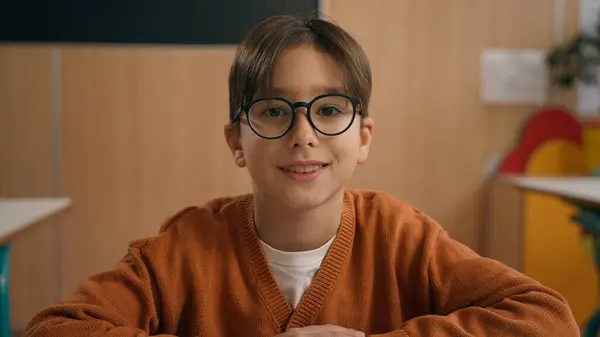 Porträt Kleiner Schuljunge Grundschüler Kaukasischer Sohn Kind Kerl Mit Brille — Stockfoto