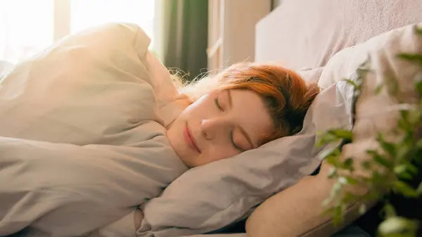 Sleepy Beautiful Woman Waking Lying Comfortable White Bed Smiling Toothy — Stock Photo, Image