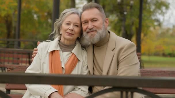 Romantisches Paar Kaukasische Reife Frau Mann Lieben Zusammen Entspannen Freien — Stockvideo