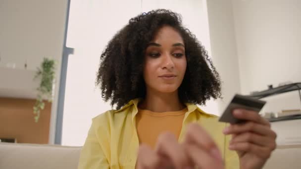 Pov Ekranu Komputera Kamera Internetowa Widok Afroamerykanka Zadowolona Dziewczyna Pani — Wideo stockowe