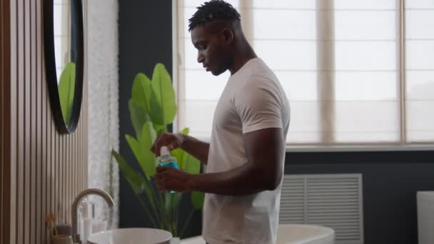 African American Guy Ethnic Man Cleaning Teeth Home Tidy Man — Stock Video