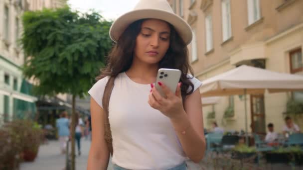 심각한 아라비아 아라비아 여행자 스마트 와이파이 메시지 Sms — 비디오