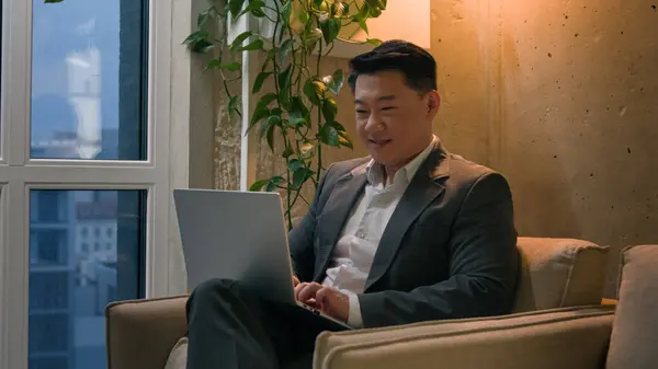 Korean Chinese Businessman Ethnic Asian Man Working Laptop Modern Office — Stock Photo, Image