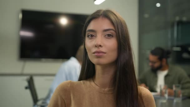 Kaukázusi Üzleti Portré Hispán Üzletasszony Női Menedzser Munkáltató Befektető Csapat — Stock videók