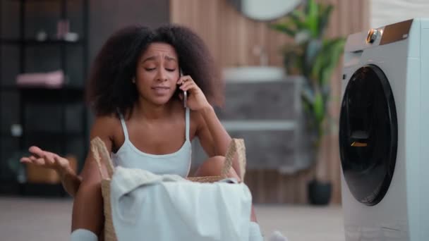 Druk Geïrriteerd Verdrietig Boos Afro Amerikaanse Vrouw Geïrriteerd Boos Emotioneel — Stockvideo