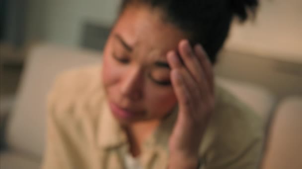 Närbild Dåligt Ledsen Ängslig Afroamerikansk Kvinna Ledsen Ansikte Uttryck Flicka — Stockvideo