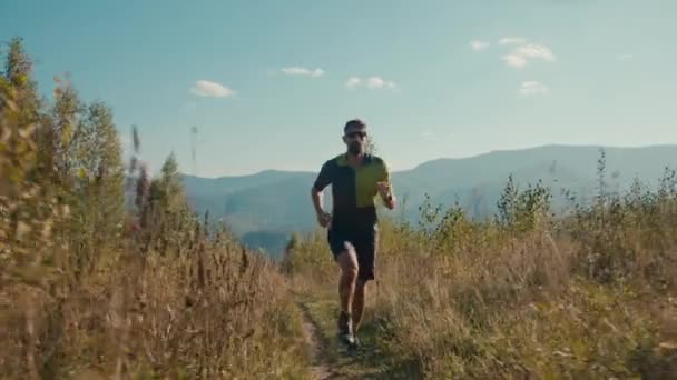 Sportiv Passform Stark Frisk Kaukasisk Manlig Idrottsman Löpare Idrottare Jogging — Stockvideo