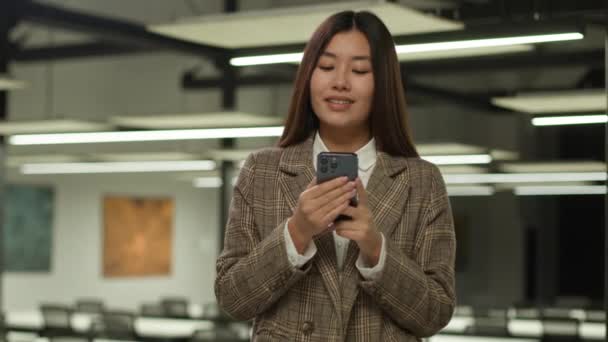 Ασιάτισσα Επιχειρηματίας Σκεπτική Κινεζική Κυρία Κορεάτισσα Επιχειρηματίας Γυναίκα Επιχειρηματίας Επιχειρηματίας — Αρχείο Βίντεο