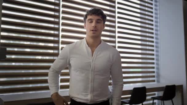 Caucasian Man Businessman Manager Male Headhunter Recruiter Boss Company Leader — Stock Video