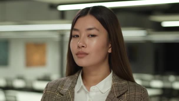 Retrato Feliz Sonriente Positiva Mujer Asiática Gerente Negocios Trabajador Mujer — Vídeo de stock