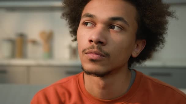 Zblízka Portrét Pochmurný Zamyšlený Obavy Úzkost Smutné Vážné Klid Afroameričtí — Stock video