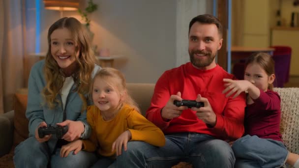 Caucasian Family Mom Dad Playing Online Cyber Video Game Home — Αρχείο Βίντεο