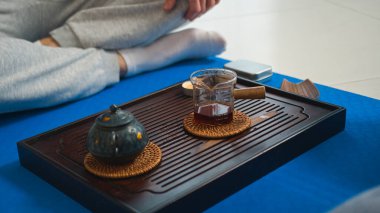 Çay masası seremonisi sakin ahenk sağlık kokulu aroma sıcak siyah romantizm ferahlatıcı içecekler çaydanlık çaydanlığı çay fincanı geleneksel bitki özlü sıvı ilaç servisi