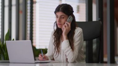 Memnuniyetsiz işçi bürosu müdürü Kafkasyalı iş kadını bayan bayan işveren huzursuz iş kadını cep telefonu konuşmaları nahoş sohbet cep telefonu danışma online iş telefonu danışma