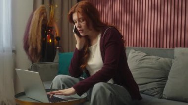 İş kadını, birden fazla iş yapan kadın, beyaz kadın, serbest çalışan, cep telefonuyla konuşan, bilgisayardan e-posta yazan, iş görüşmesi yapan, akıllı telefon konuşması yapan, cep telefonuyla konuşan.