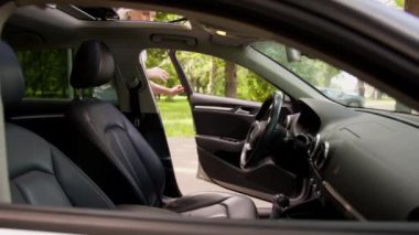 Yaşlı, olgun, Kafkas, mutlu kadın, kiralama, araba kiralama, araba kiralama, kadın, yaşlı, araba şoförü, müşteri, araba sürme, direksiyonda oturuyor.