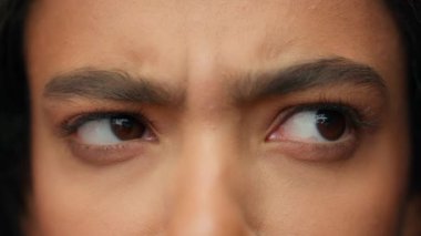 İnsan gözlerini kapat Latin Latin kadın kadın yüzü detaylar açık göz kapağı koyu göz kamera sağlık sağlık göz kapağı makyaj göz kapağı kirpikleri ev içinde portre bakışları