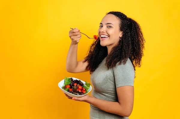 Gaya Hidup Sehat Vegetarian Happy Lovely Ras Campuran Wanita Berambut — Stok Foto
