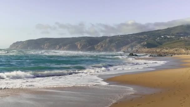 Dalgalarla Okyanus Kıyısının Çarpıcı Manzarası Atlantik Okyanusu Nun Güzel Kıyıları — Stok video