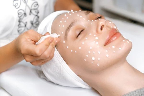 Skin Care Care Procedures Salon Moisturizing Cream Face Young Beautiful — Stock Photo, Image