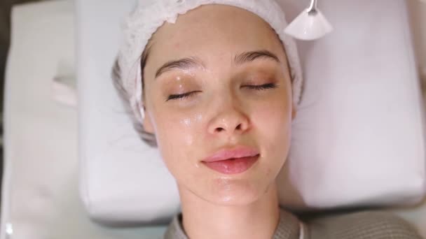 Vista Superior Procedimientos Cuidado Facial Piel Salón Belleza Cosmetólogo Limpia — Vídeo de stock