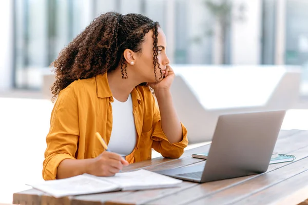 Bored Overworked Brazilian Latino Curly Haired Young Woman Freelancer Female — Stock fotografie