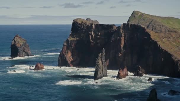 Increíble Vista Acantilado Montañas Rocas Olas Océano Atlántico Océano Atlántico — Vídeos de Stock
