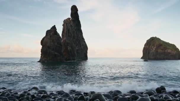 Océano Atlántico Increíble Isla Madeira Portugal Playa Piedra Vista Las — Vídeos de Stock
