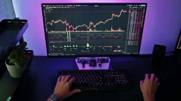 Handelsmarktkonzept Mit Finanzgrafiken Glühenden Linien Und Diagramm Auf Digitalem Bildschirm — Stockvideo