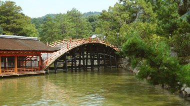 Itsukushima Tapınağı 'ndaki Köprü, Miyajima, Hiroşima, Japonya