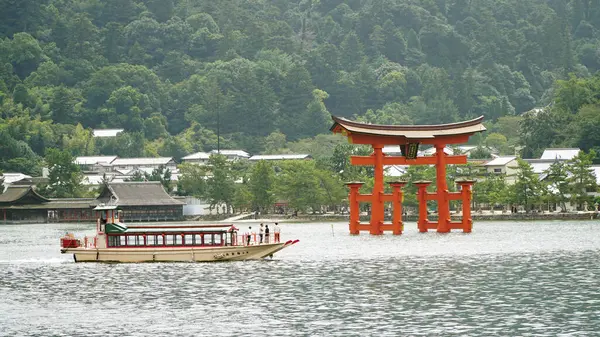 Hiroşima Miyajima 'daki Itsukushima Tapınağı Torii Kapısı
