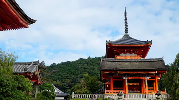 Japonya 'nın Kyoto kentindeki Kiyomizu-dera Tapınağı (Saf Su Manastırı)