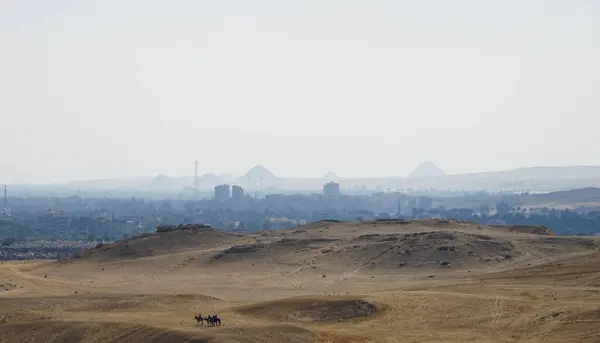 Dahshur ve Saqqara Piramitlerinin Silueti