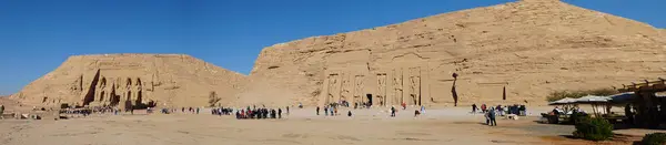 Abu Simbel Tapınağı 'nın panoramik manzarası. Abu Simbel, Mısır - 07 Şubat 2024. 