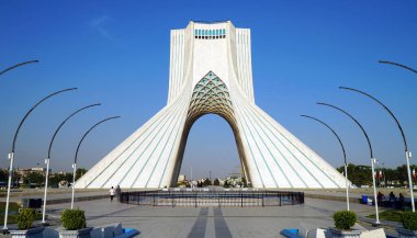 İran Tahran 'daki Azadi Kulesi (Özgürlük - Şehadet Kulesi)