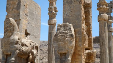 Lamassu, tüm ulusların giriş kapısını koruyor. Persepolis Harabeleri, Achaemenid İmparatorluğunun Başkenti, Şiraz, İran.