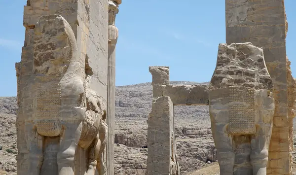 Lamassu, tüm ulusların giriş kapısını koruyor. Persepolis Harabeleri, Achaemenid İmparatorluğunun Başkenti, Şiraz, İran.