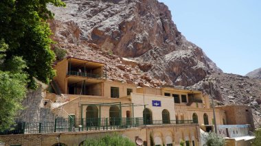 Chak Chak Tapınağı - İran 'ın Ardakan kentindeki Kutsal Zoroastrian Ateş Tapınağı (Pir-e Sabz).