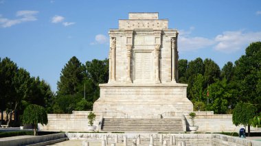 Tus, Horasan 'daki Ferdowsi' nin mezarı. Pers şairi Ferdowsi 'nin mozolesi. Mashhad, İran.