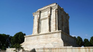 Tus, Horasan 'daki Ferdowsi' nin mezarı. Pers şairi Ferdowsi 'nin mozolesi. Mashhad, İran.