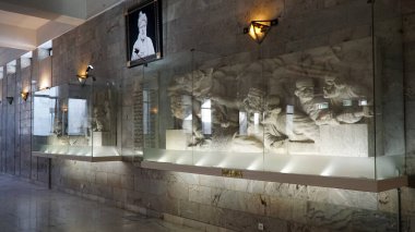 Ferdowsi Anıtmezarının İçi Ferdowsi Mezar Kompleksi, Mashhad, İran.