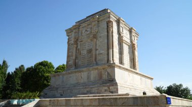 Tus, Horasan 'daki Ferdowsi' nin mezarı. Pers şairi Ferdowsi 'nin mozolesi. Mashhad, İran.