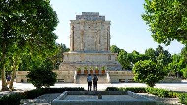 Tus, Horasan 'daki Ferdowsi' nin mezarı. Pers şairi Ferdowsi 'nin mozolesi. Mashhad, İran.
