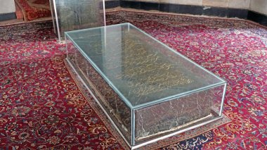 Fariduddin 'in mezarı Attar Neyshaburi - İran' ın ünlü Pers Sufi Şairi Şeyh Attar 'ın mozolesi, Neyshabur, İran.
