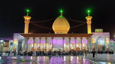 Gece Şah Cheragh Tapınağı. Cenaze Anıtı ve Cami Kompleksi, Şiraz, İran.