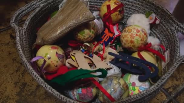 Close Woman Hangs Balls Decorate Christmas Tree Prepare House Winter — Vídeo de stock