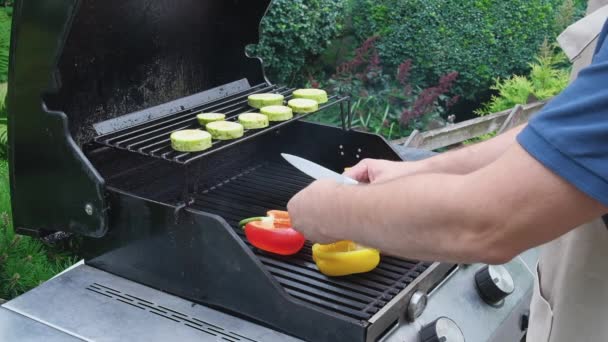 Grilled Vegetable Perfectly Grilled Green Pepper Close Barbecue Footage Caucasian — Stock videók