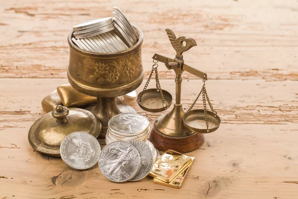 Masadaki Gümüş Para — Stok fotoğraf
