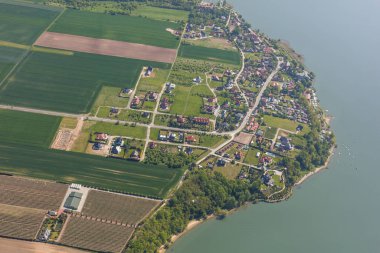 Polonya 'nın Nysa kenti yakınlarındaki Glebinow köyünün hava manzarası